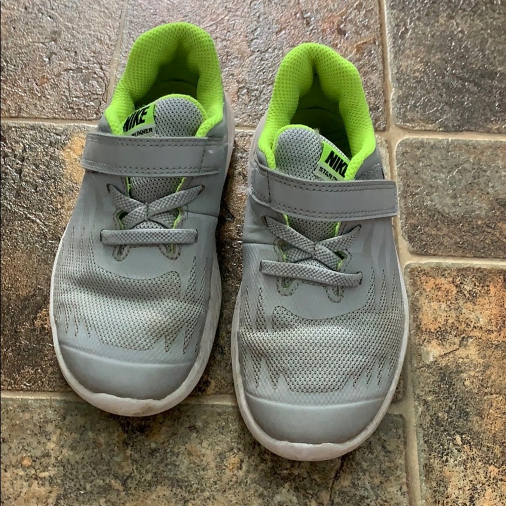 Boys Nike shoes size 10